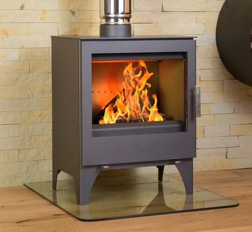 Stufa elegante con finestra - elegante,