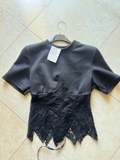 Top nero elegante con pizzo