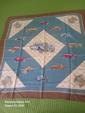Celine foulard firmato, usato pochissimo, ottime condizioni. Misura 84x84 