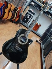 Chitarra elettrica acustica