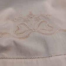 Tessile vintage in lino, ajour ricamato a mano. Tovaglietta, lenzuolino, tenda