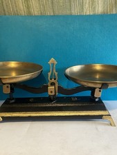 bilancia antica con pesi