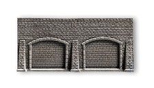 MURO IN PIETRA CON ARCATE E