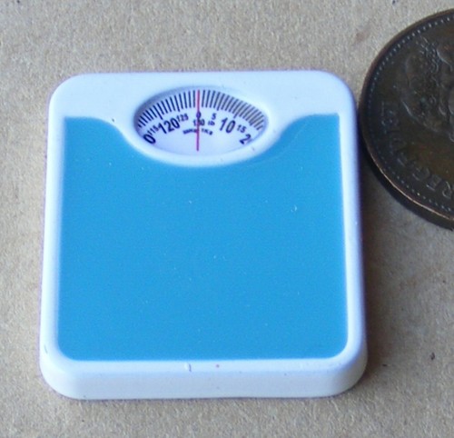 Dolls house bathroom weighing - dolls,