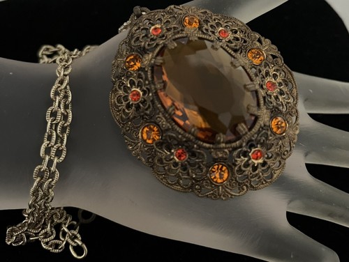 Collana con ciondolo strass