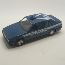 Alfa Romeo 75 Polizia Bburago scala 1:24. Vintage.