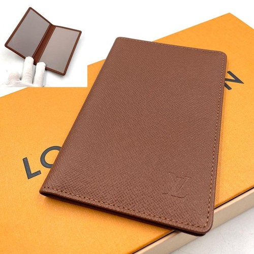 Louis vuitton taiga pass - louis,