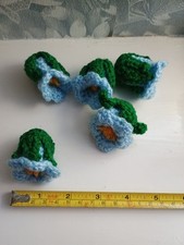 5 campanelle all'uncinetto blu