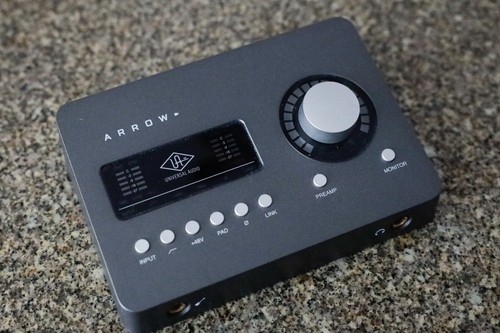 Universal audio arrow - universal,