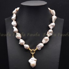 Collana con ciondolo di perle