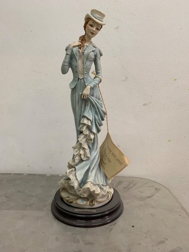 Statuetta capodimonte pascale - statuetta,