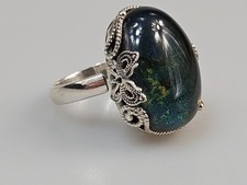 Anello con ambra blu in