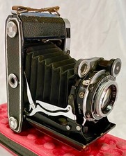 Antica macchina fotografica a