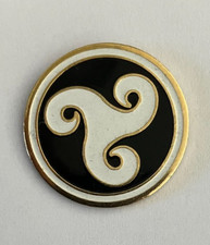 78 - Pin's LE TRISKEL CELTIQUE Signé FRAISSE