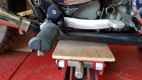 Triumph bonneville footrest - bonneville,
