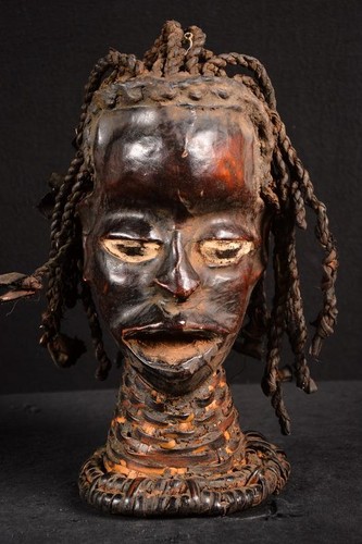 Una testa primitiva africana