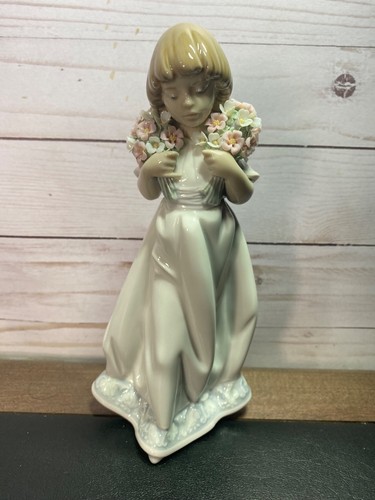 Lladro figurine gloss finish - lladro,