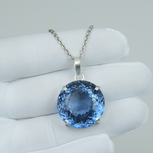 Collana con ciondolo