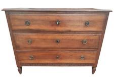 Raro ed importante Cassettone  Luigi XVI Parmigiano in noce