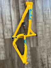YETI SB 66 Giallo, Sospensione