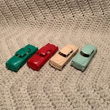 Lotto di 4 auto giocattolo