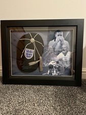 Cappellino Inghilterra firmato a mano Gazza. In custodia incorniciata con certificato di autenticità.