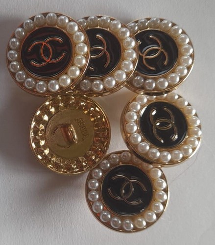 Chanel button set - 6, size