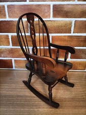 SEDIA A DONDOLO IN LEGNO -