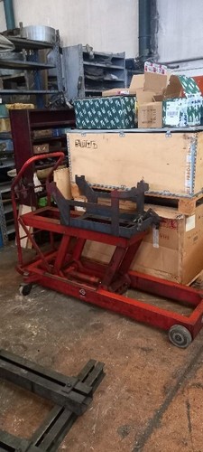 Carrello con cric idraulico