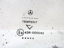 Vetro laterale fisso anteriore