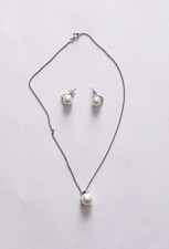 Set collana girocollo e orecchini in argento 925 con perle