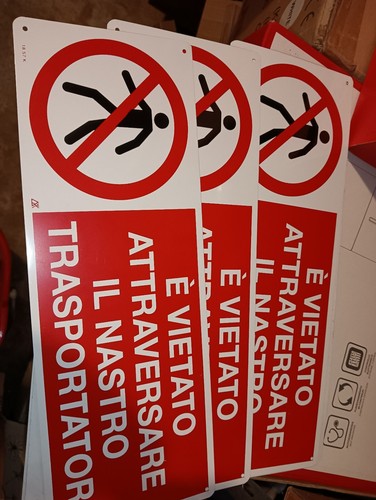 Vietato attrav nastro - attrav.,