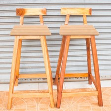Sgabello quadrato in legno