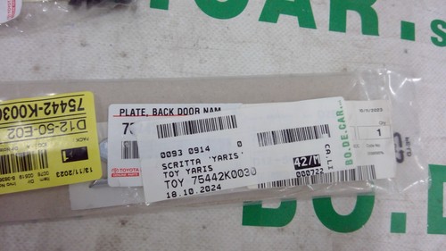 Toyota yaris scritta - yaris,