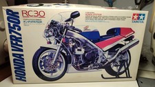 Tamiya Honda 14057 VFR750R Kit