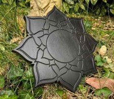 Scultura in legno di loto