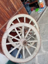 Antiche ruote di carro in
