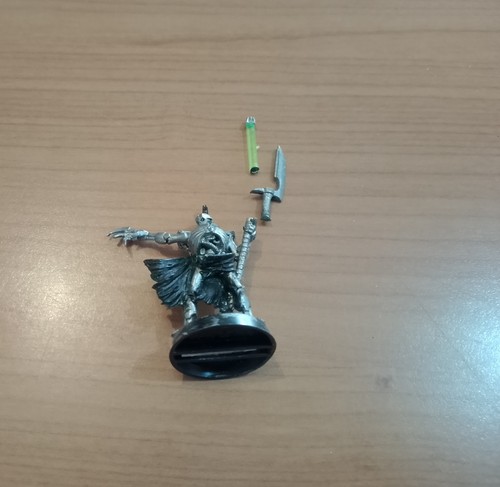 Sacerdote piedi necrons - sacerdote,