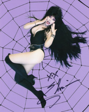 CASSANDRA PETERSON autografo