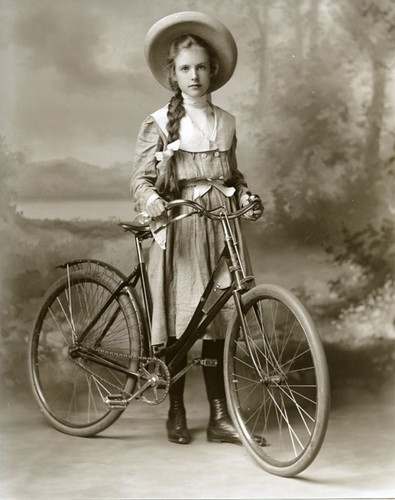 Vecchie biciclette giovane - vecchie,