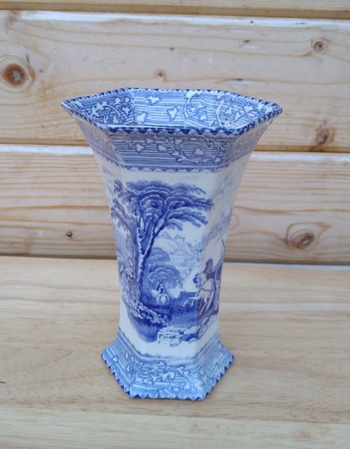 Antico vaso esagonale carri