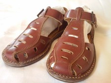 Sandali antichi in pelle per