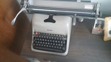 Macchina per scrivere OLIVETTI