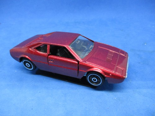 Auto giocattolo vintage rosso