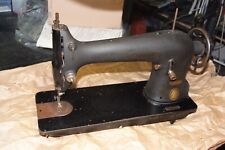 ANTICA MACCHINA DA CUCIRE SINGER 31M32 PER USO ORNAMENTALE DECO NON FUNZIONANTE