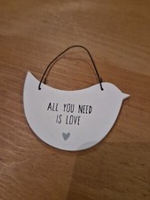 ALL YOU NEED IS LOVE insegna