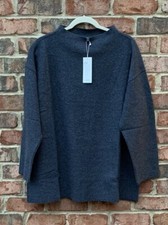 Maglione nuovo con etichette