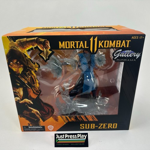 Diamond select toys gallery - toys,