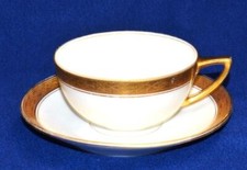 Set Di Tazze E Piattini