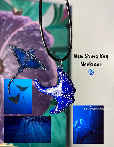 Collana con ciondolo - , in